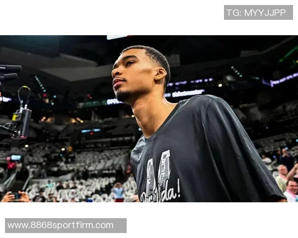 文班亚马半场替补出战表现出色12分钟内贡献5分7篮板1抢断2盖帽